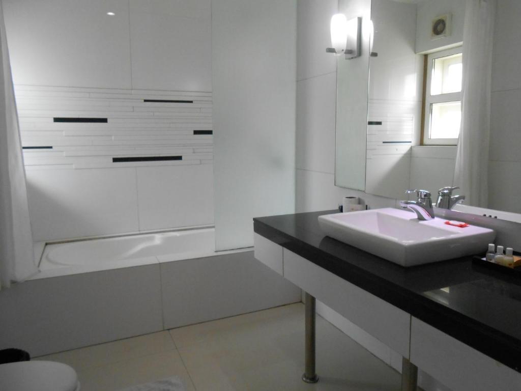 Sapphire Suite Калькутта Номер фото