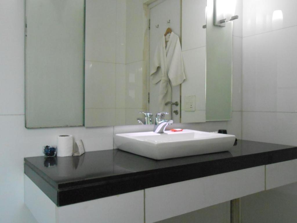 Sapphire Suite Калькутта Номер фото